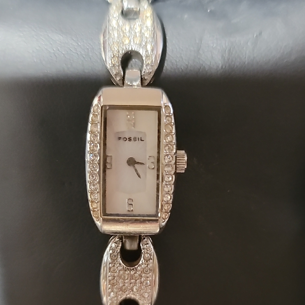 Sparkling Fossil Women's Silver and Mother Of Pearl Watch